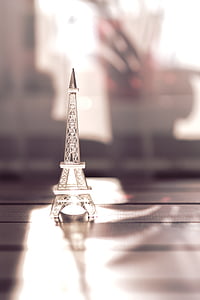 silver-colored Eiffel Tower model thumbnail