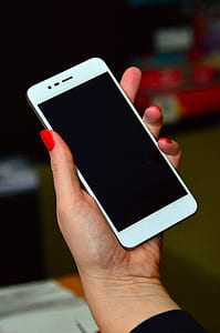 person holding white Android smartphone thumbnail