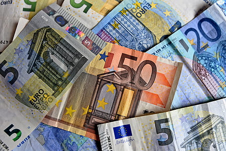 assorted-denomination Euro banknote lot thumbnail