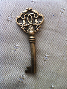 brass steel Skeleton Key thumbnail