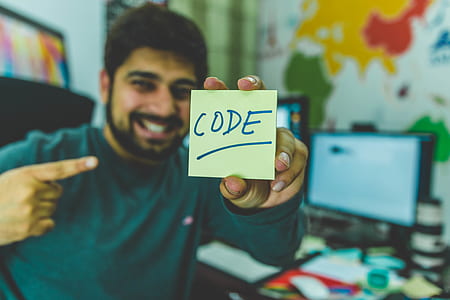 man holding sticky note with code text thumbnail
