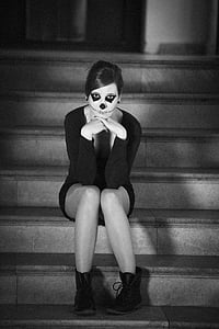 woman sitting on stairs thumbnail