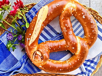 pretzel on basket thumbnail