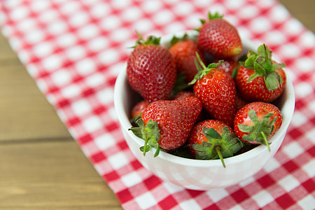 A bowl of fresh strawberries thumbnail