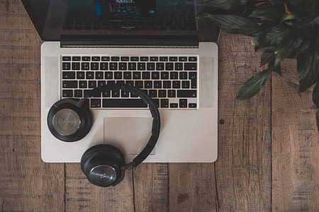 headphones on laptop thumbnail