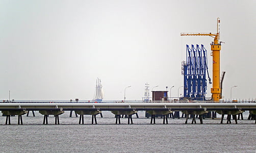 oil rig on body of water thumbnail