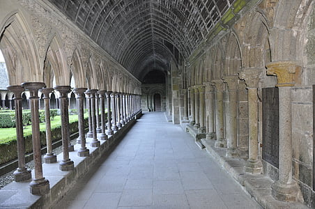 empty concrete hallway with pillars thumbnail