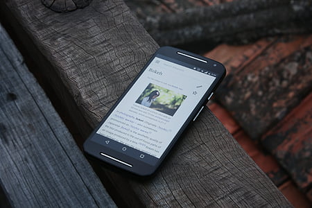 black Android smartphone on table thumbnail