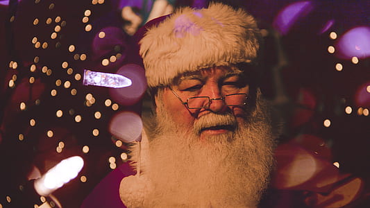 shallow focus photography of Santa Claus thumbnail