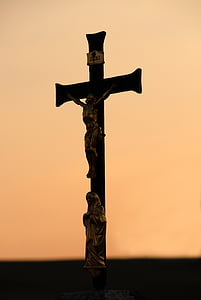 macro photo of crucifix thumbnail