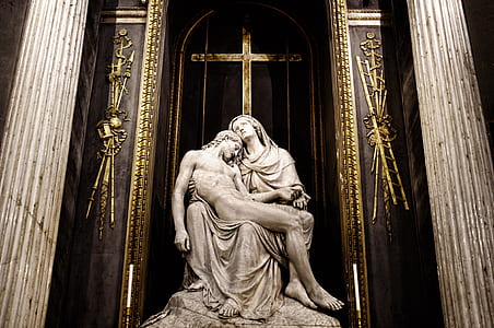 Pieta statue by Michael Angelo thumbnail