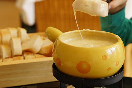 fondue filled with white chocolate thumbnail