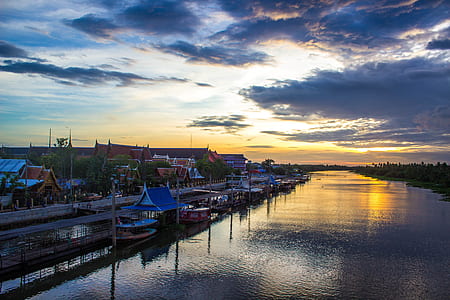 houses near body of water thumbnail