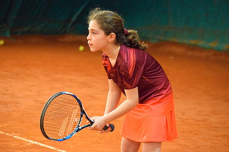 girl playing tennis thumbnail