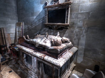 two person lying on bed statue thumbnail