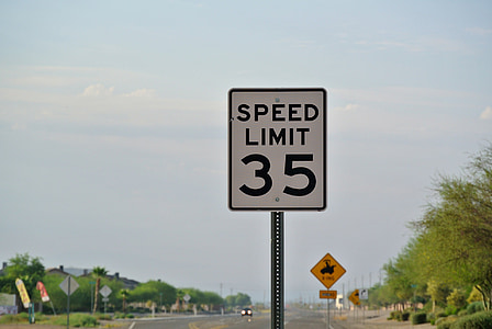 speed limited 35 road sign thumbnail