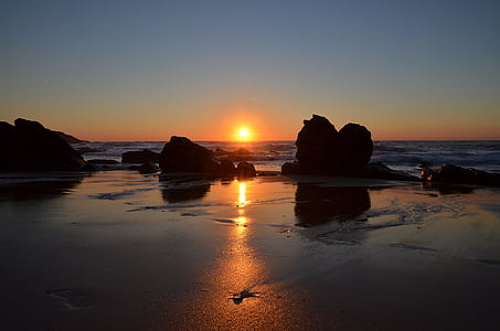 silhouette of monoliths on seashotre thumbnail