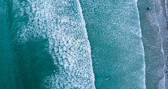 sea waves hitting seashore during daytime thumbnail