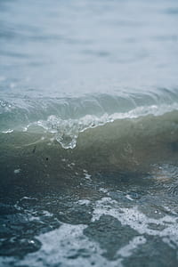 closeup photo of body of water thumbnail