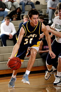 man playing basketball thumbnail