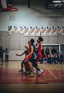 basketball players waiting for ball rebound thumbnail