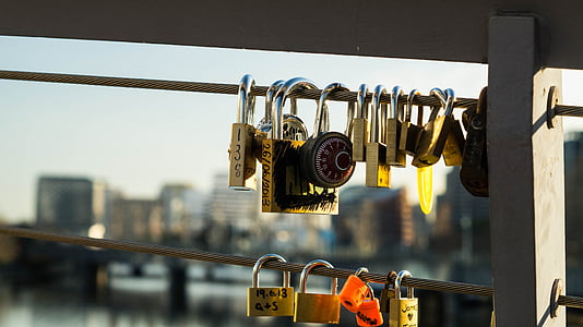 padlock lot thumbnail
