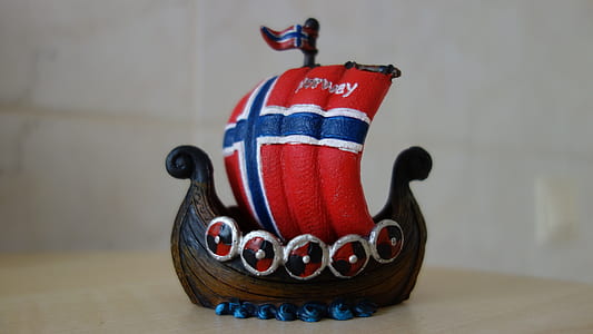 red and blue ship miniature thumbnail