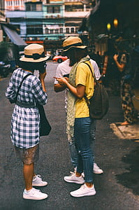 woman wearing blue jeans thumbnail