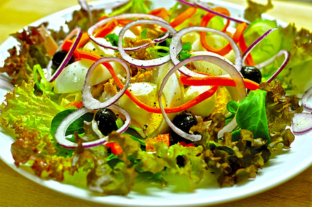 vegetable salad on plate thumbnail