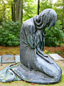 selective focus photo of crying woman statue thumbnail
