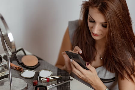 Young beautiful woman doing her make up thumbnail