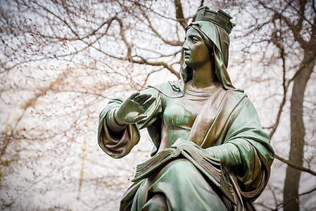 woman wearing crown statue thumbnail