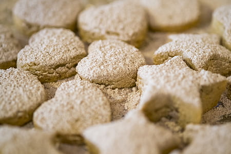 hear and star shaped pastries thumbnail