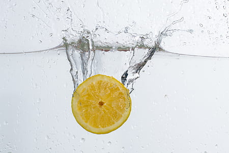 underwater photo of sliced lemon drop in water thumbnail