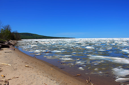 Shoreline of Superior at Porcupine Mountains State Park, Michigan thumbnail