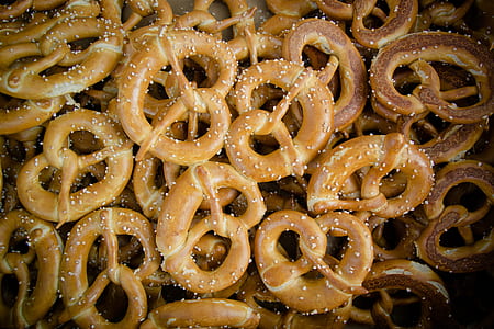 chocolate pretzel thumbnail