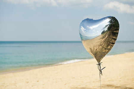 shallow focus photography of foil balloon near beach thumbnail