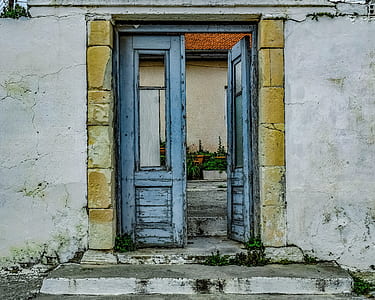 closeup photo of open door thumbnail