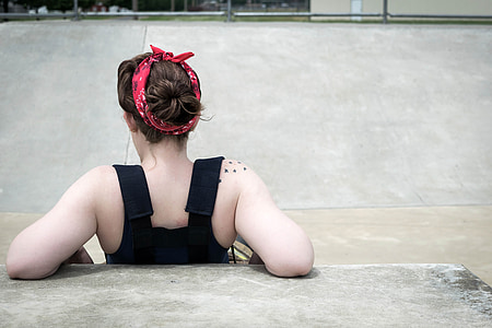 woman leaning the elbow on rock thumbnail