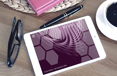 white tablet computer turn on thumbnail