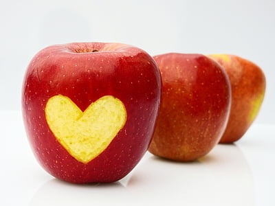 three red apples thumbnail