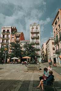 People Sitting On The Bench thumbnail