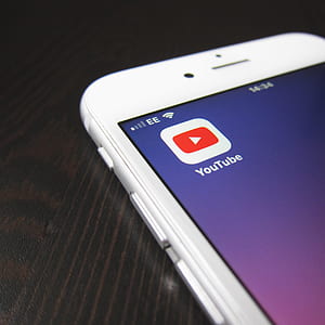 silver iPhone 6 turned on thumbnail