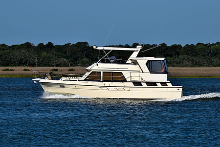 white yacht thumbnail