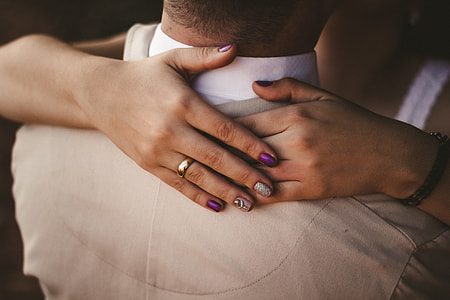 woman hugging a man thumbnail