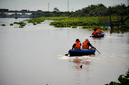 Kayak on Chao Praya River thumbnail