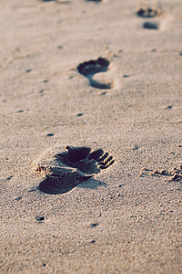 footprints on the sand thumbnail