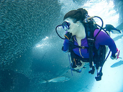 person wearing diving gear set thumbnail