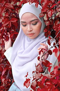 woman wearing white hijab headscarf thumbnail