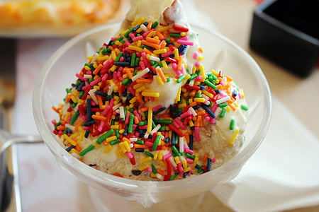 ice crushed topped with rainbow candies thumbnail